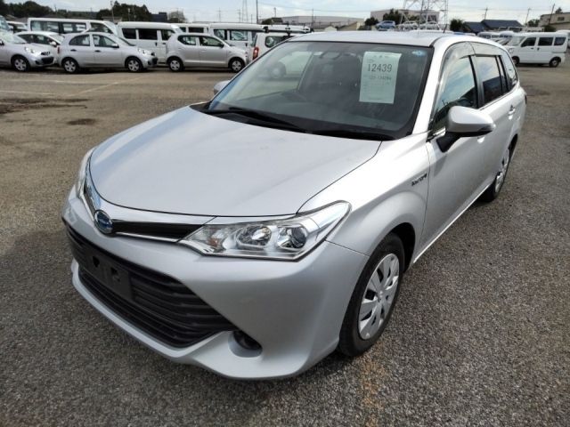 12439 Toyota Corolla fielder NKE165G 2016 г. (LUM Tokyo Nyusatsu)